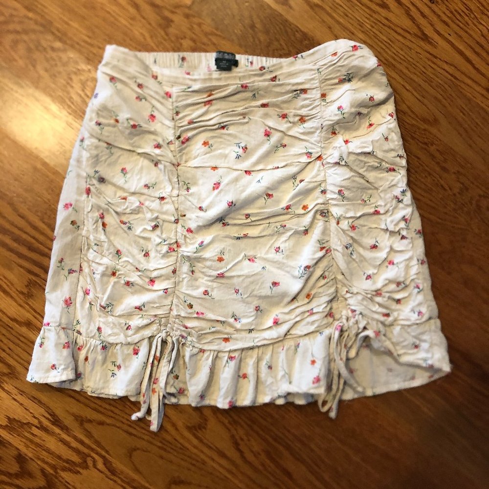 Ruched Floral Skirt - Really Good Condition - Wild Fable - XS